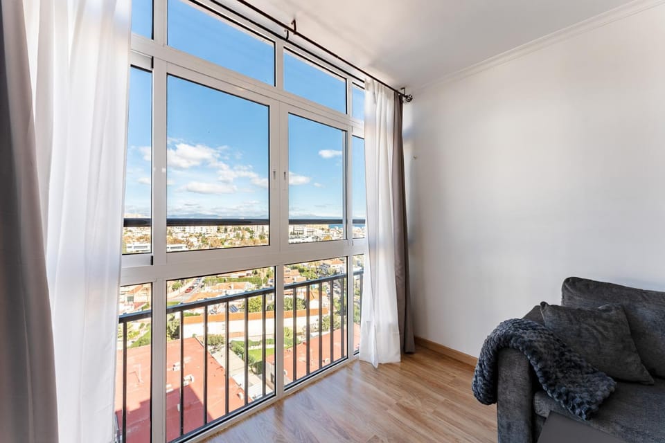 View (from property/room), Balcony/Terrace, Living room