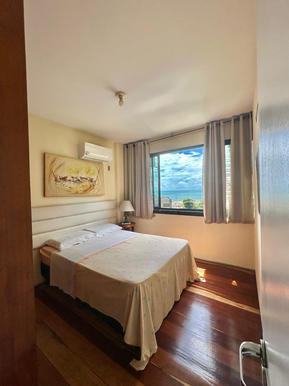 Bed, Photo of the whole room, Sea view, air conditioner