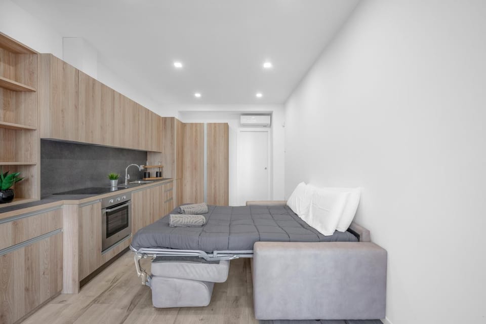 Bed, Kitchen or kitchenette, oven, stove