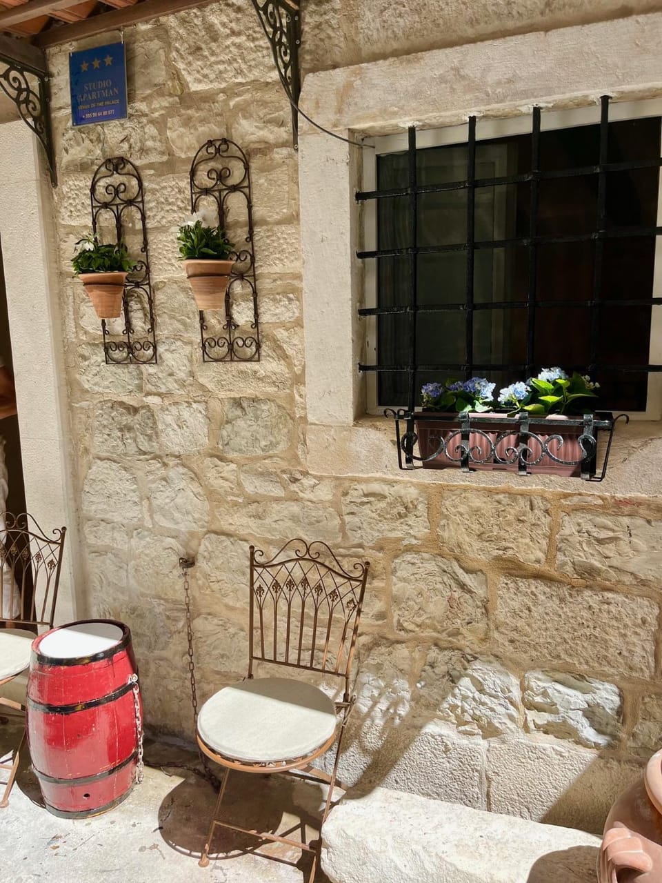 Patio, Day, Balcony/Terrace, Seating area