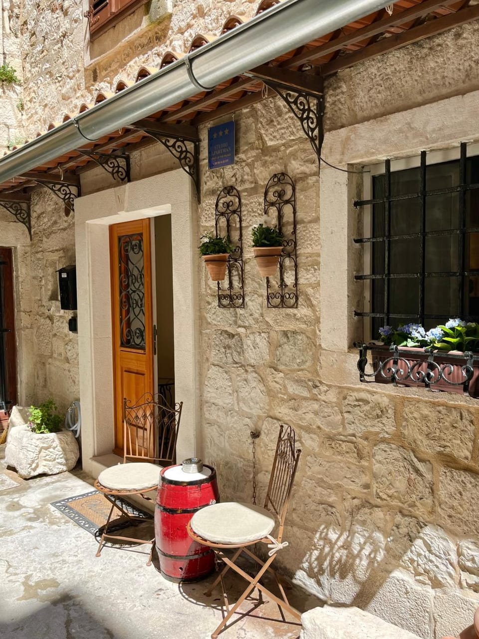 Property building, Patio, Day, Balcony/Terrace