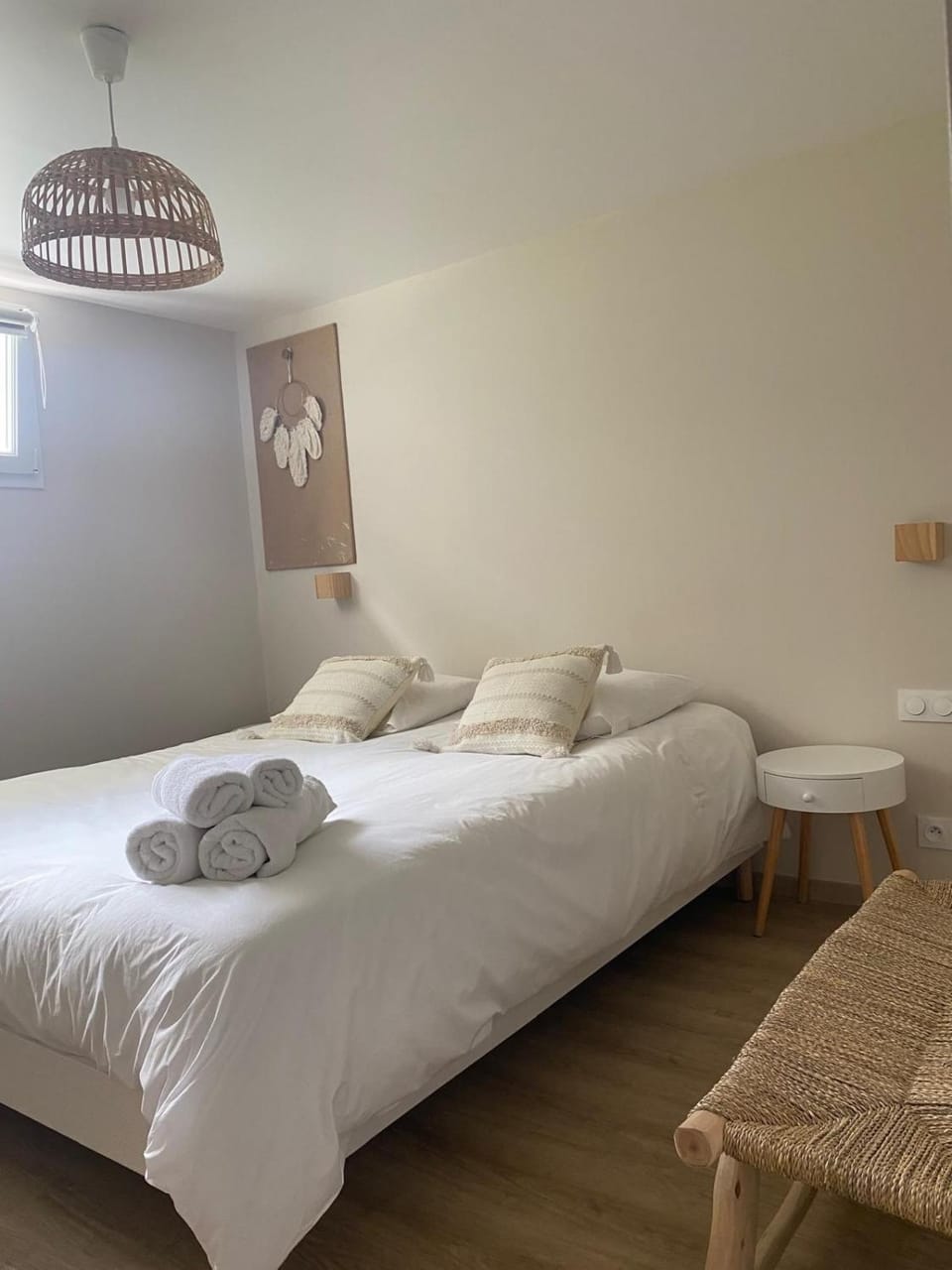 Photo of the whole room, Bedroom