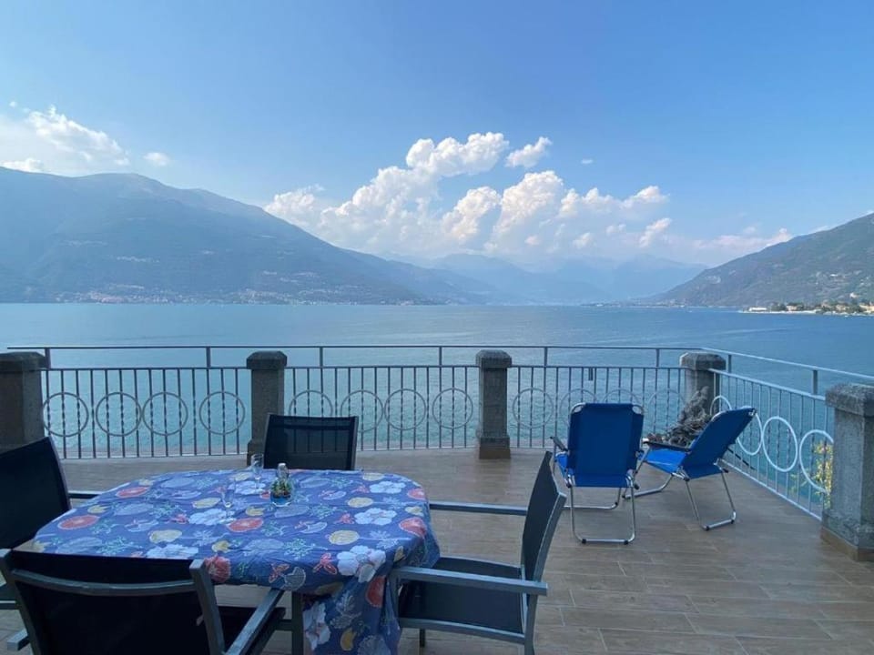 View (from property/room), Balcony/Terrace, Dining area, Lake view