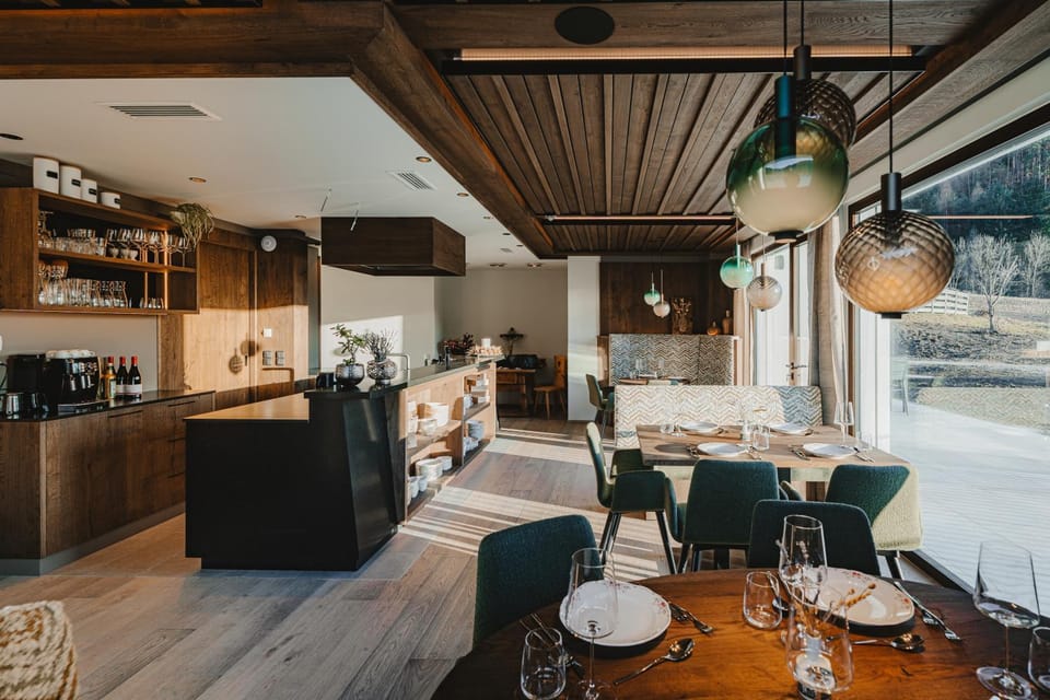 Restaurant/places to eat, Seating area, Internal: Not applicable to any particular room