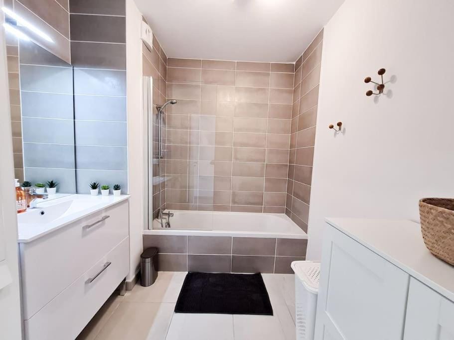 Bathroom, Bath