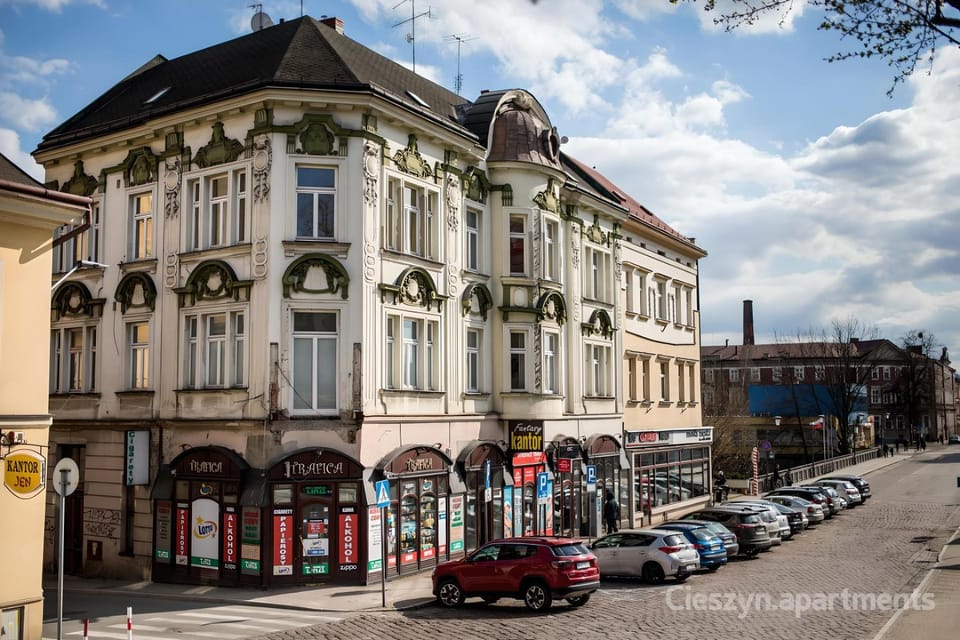 Property building, Location