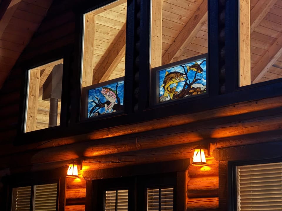 Dutch John Adventure Outpost, 2800 Sq Ft log home House in Utah