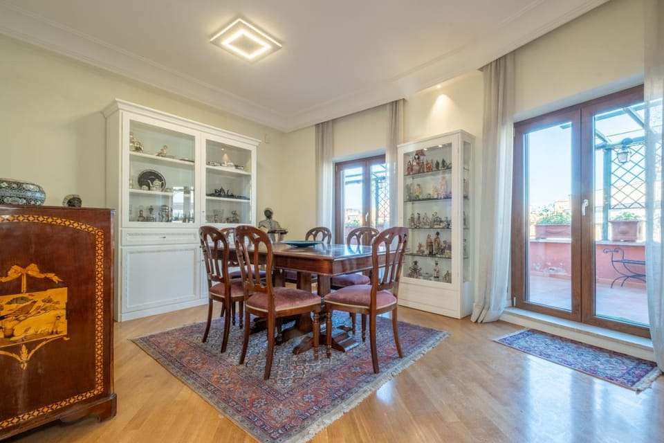 Seating area, Dining area