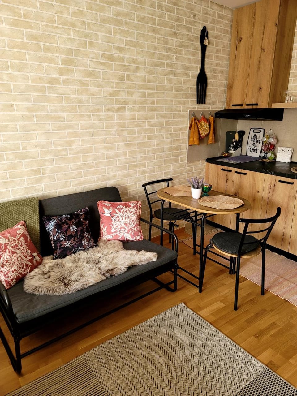 Apartman "CHARLIZE" with PRIVATЕ PARKING Apartment in Novi Sad