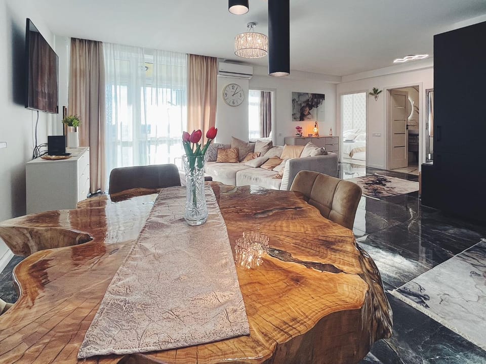 Communal lounge/ TV room, Living room, Dining area