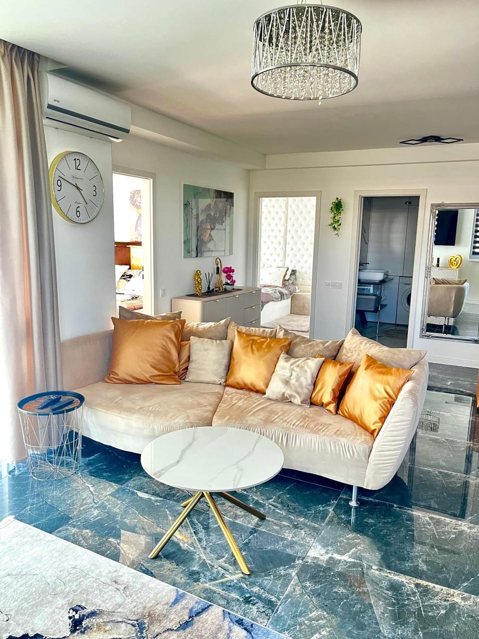 Living room, Seating area
