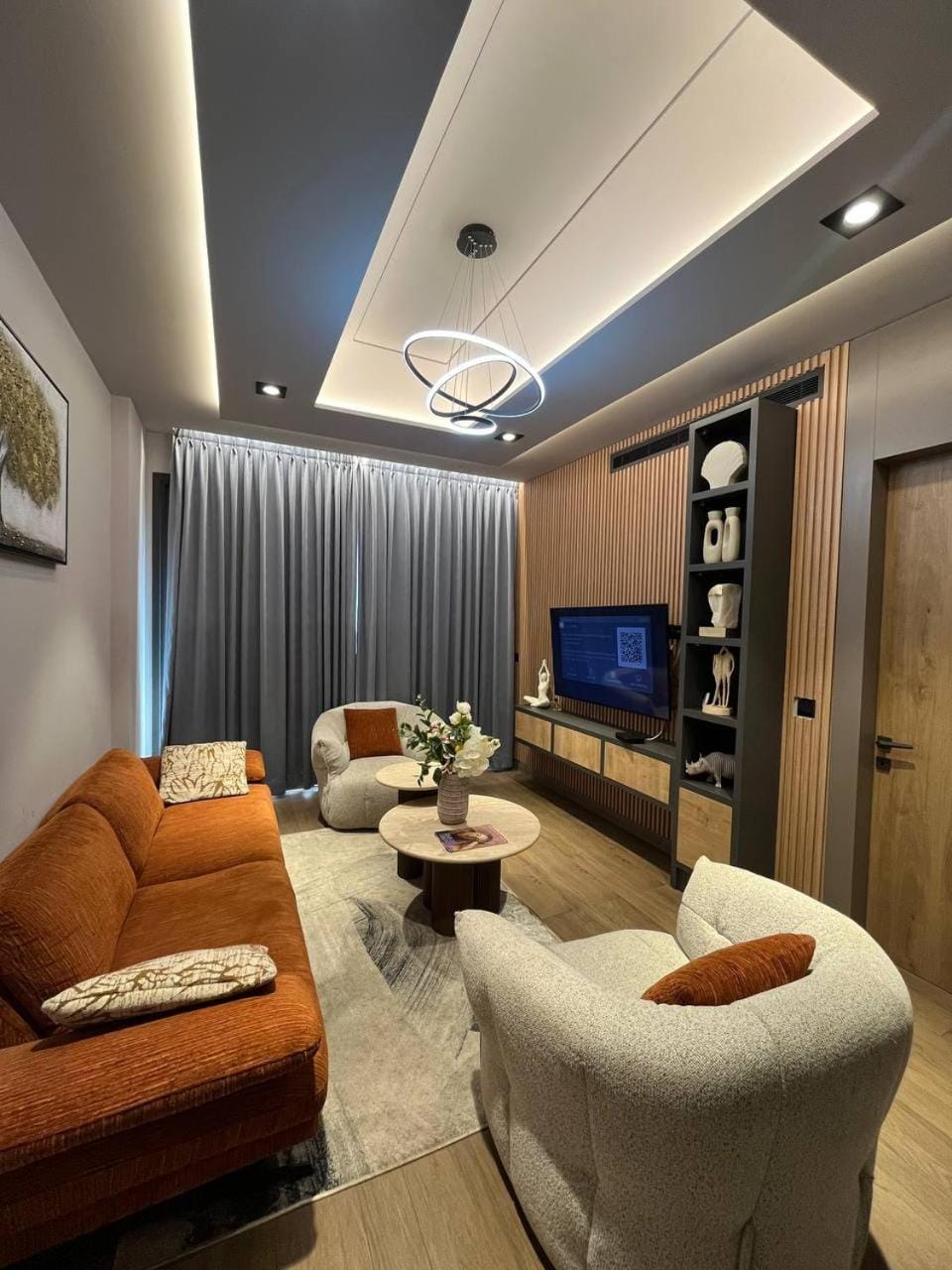TV and multimedia, Living room, Seating area, Evening entertainment