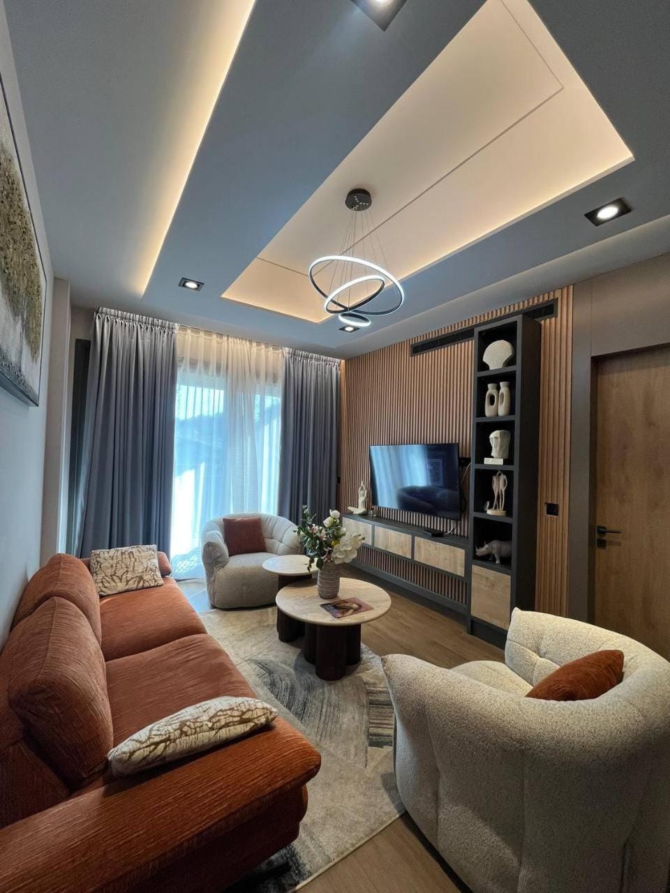 TV and multimedia, Living room, Seating area, Evening entertainment