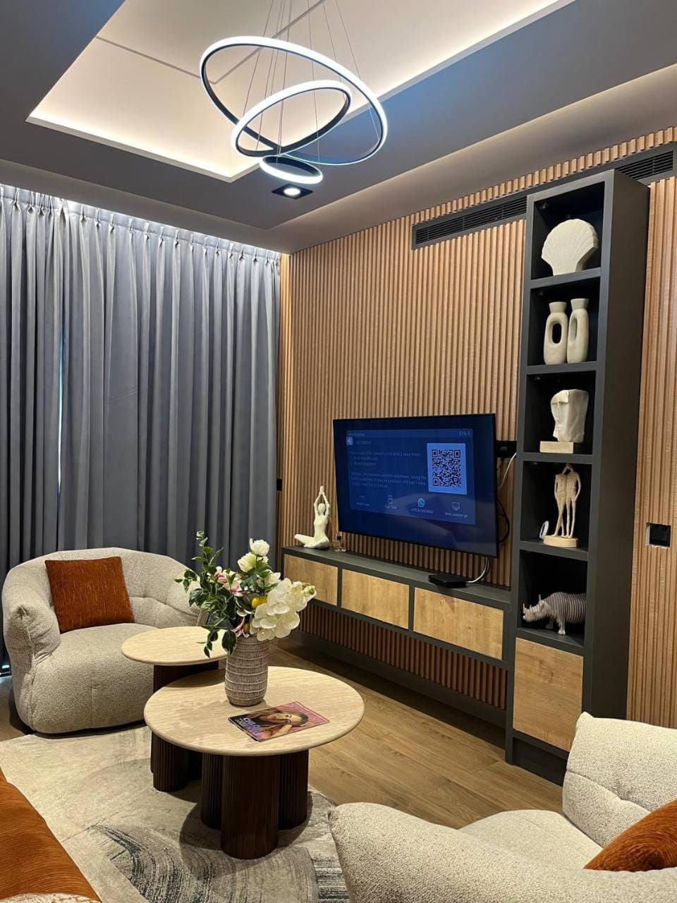 TV and multimedia, Living room, Seating area, Evening entertainment