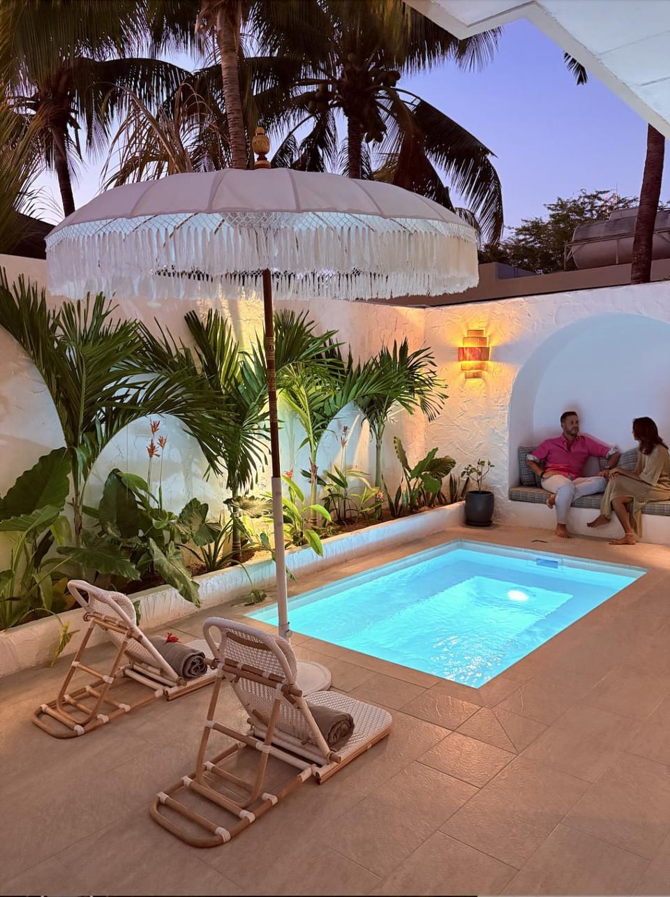 Pool view, Swimming pool, sunbed