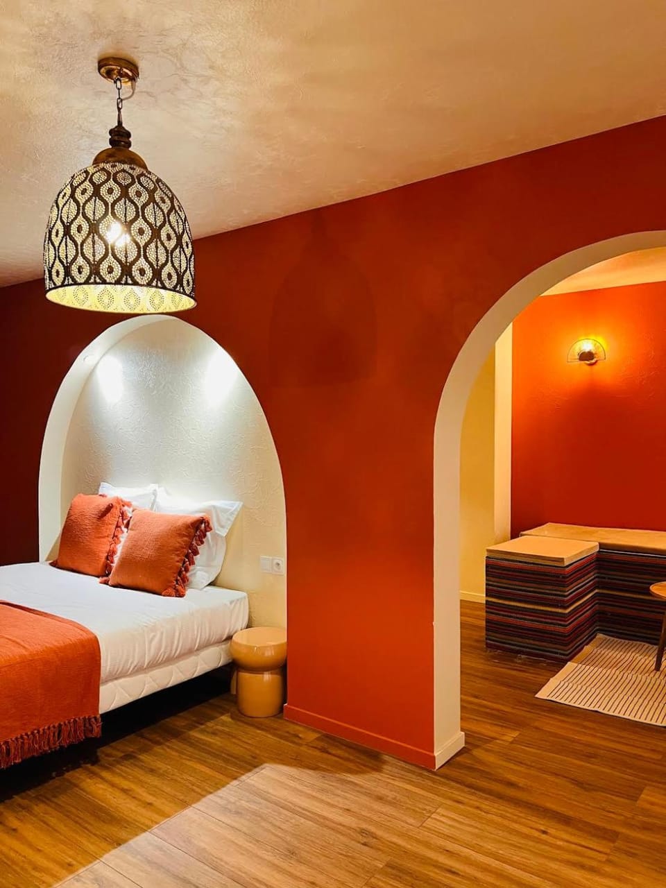 Bed, Living room, Bedroom
