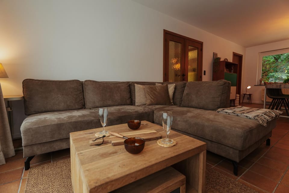 Living room, internet