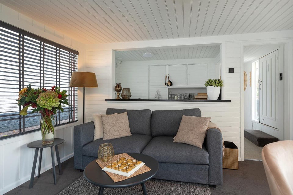 Kitchen or kitchenette, Living room, Seating area