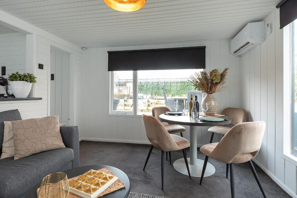 View (from property/room), Living room, Seating area, Dining area, air conditioner