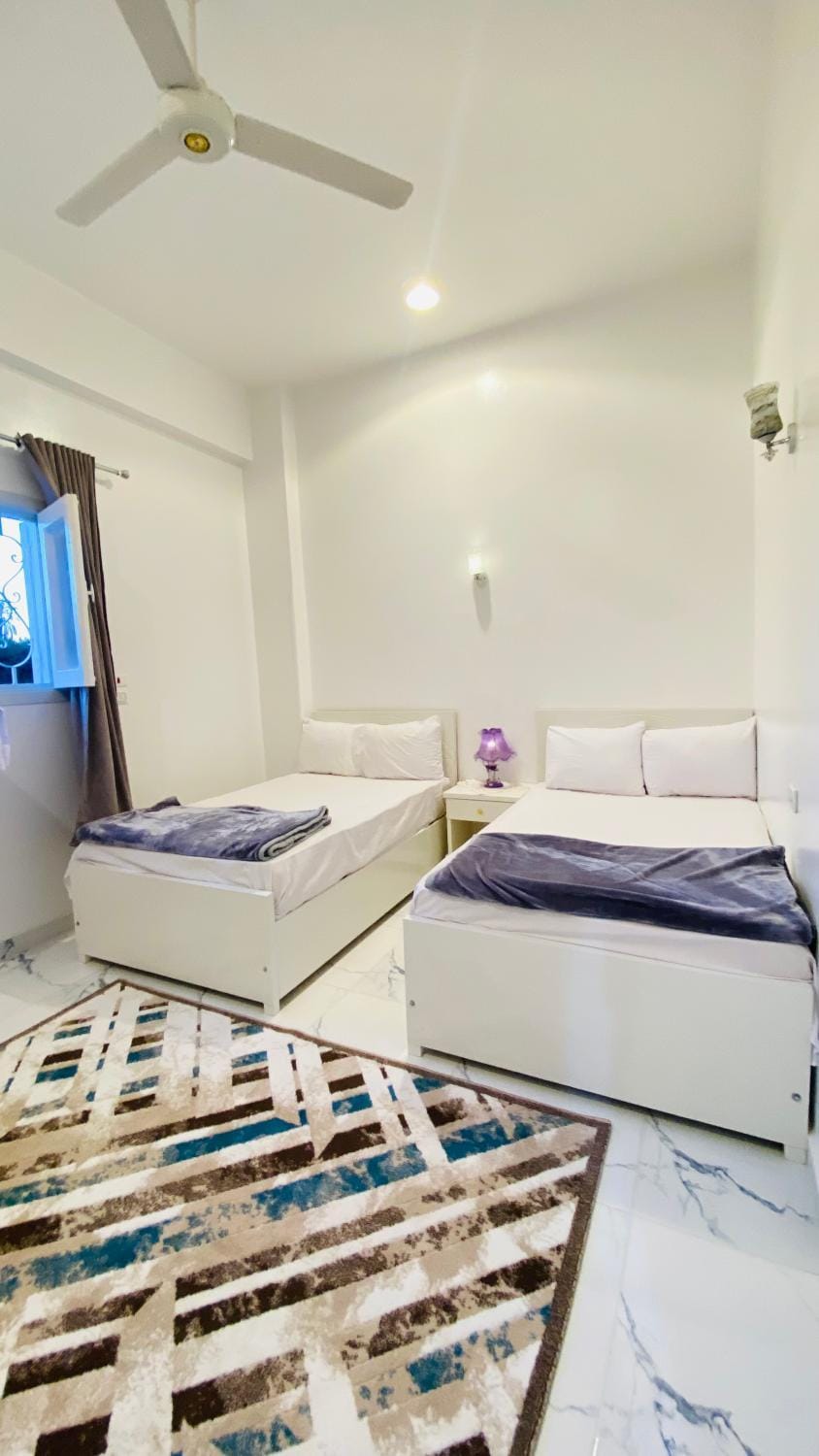 Bed, Living room, Photo of the whole room, Seating area, Bedroom, fireplace