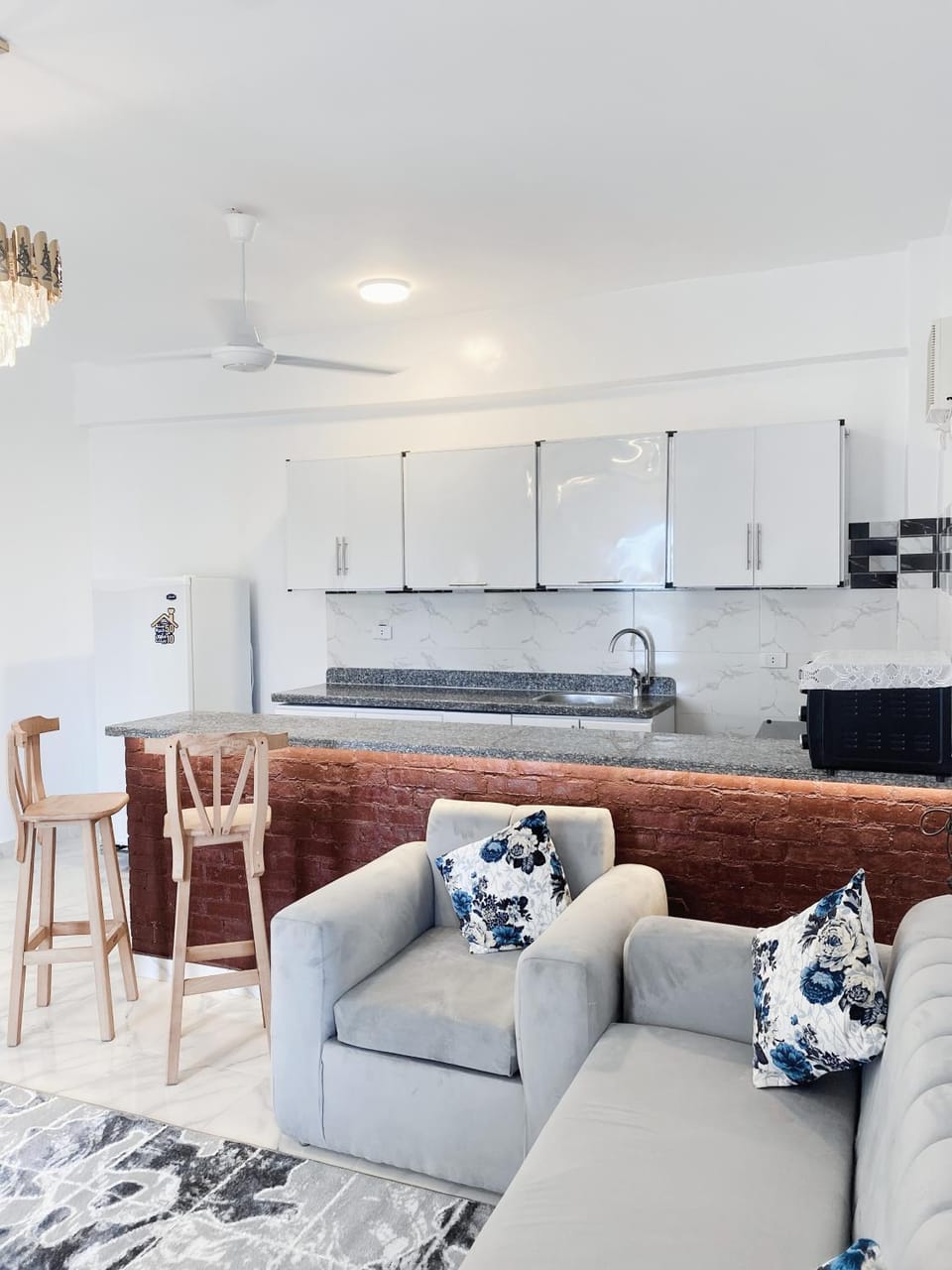 Kitchen or kitchenette, Living room, Seating area, Dining area, minibar, stove