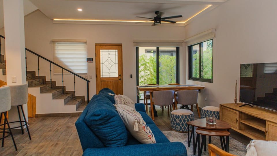 Communal lounge/ TV room, Living room, Dining area