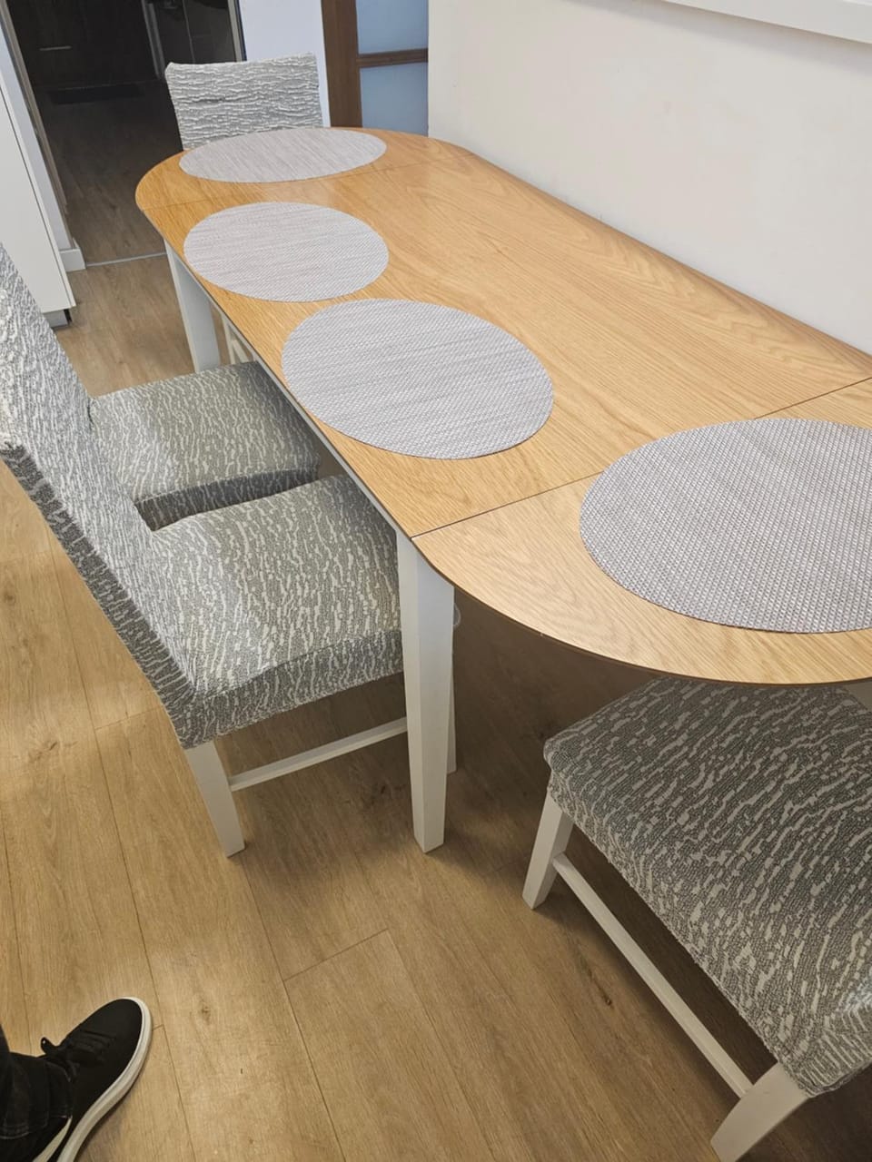 Seating area, Dining area
