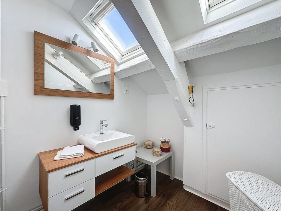 Toilet, Bathroom, towels