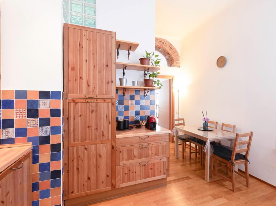 Seating area, Dining area, Breakfast