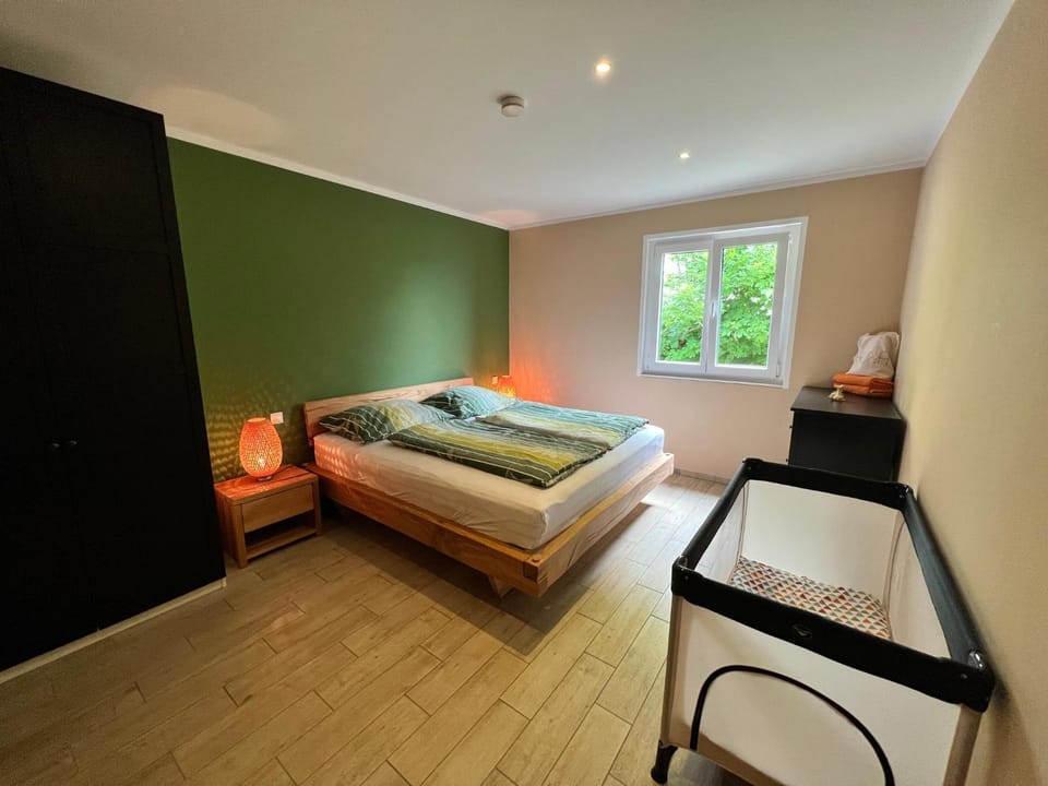 Bed, Photo of the whole room, Bedroom