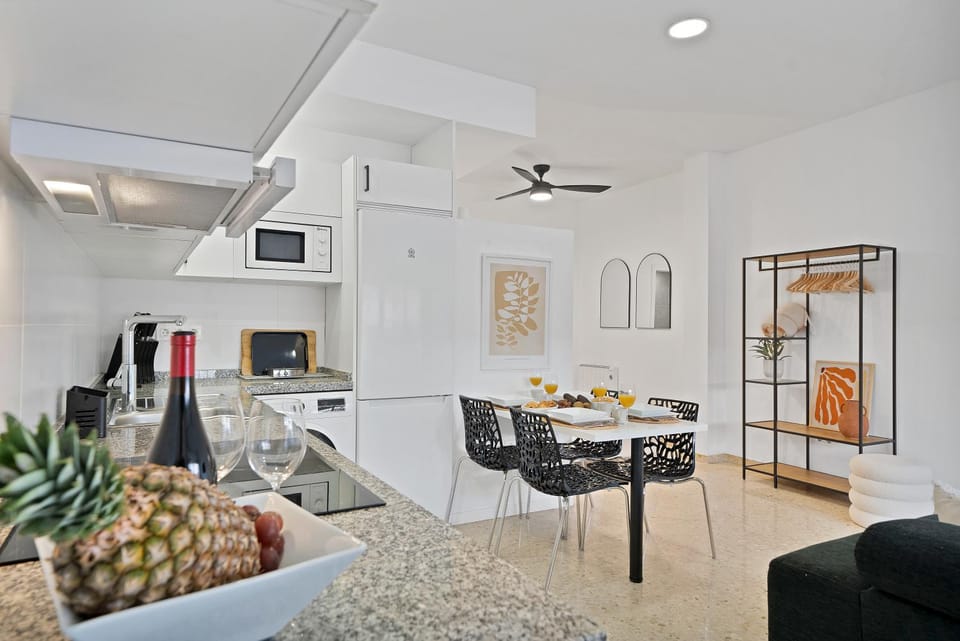 Living room, Seating area, Dining area, oven, stove