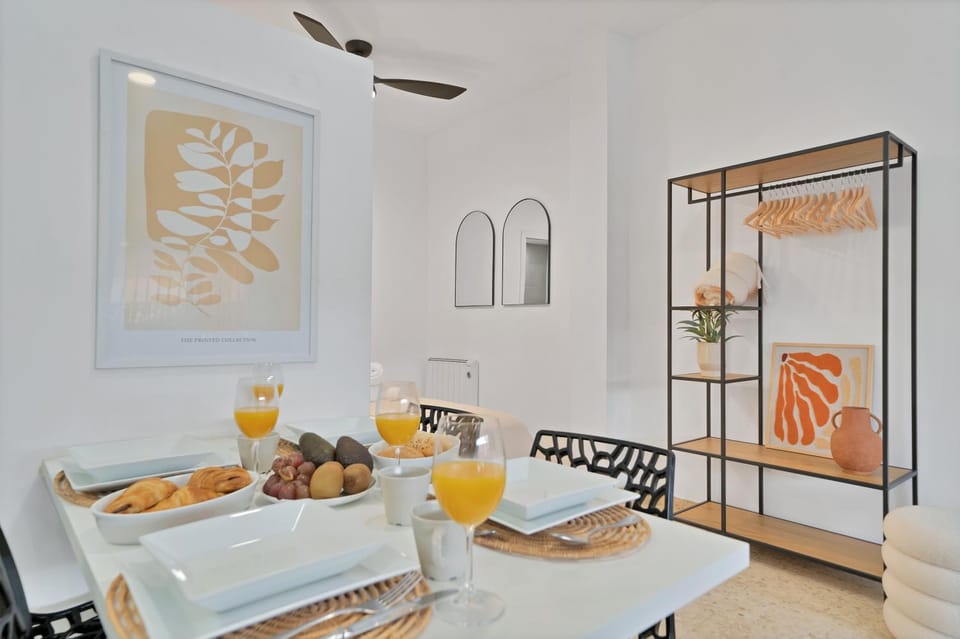 Dining area, Food, Breakfast, Continental breakfast