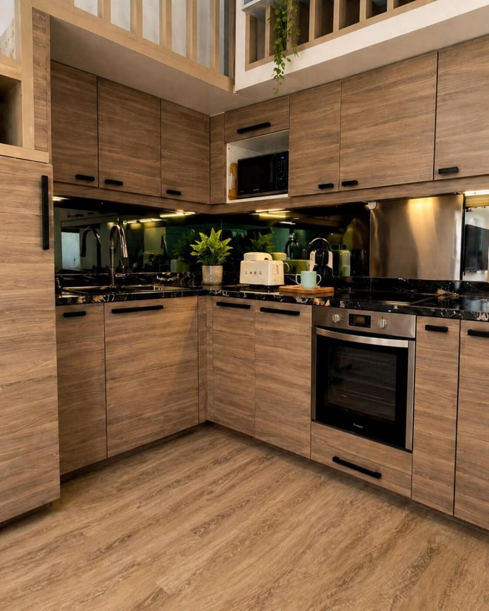 Kitchen or kitchenette, dishwasher, stove