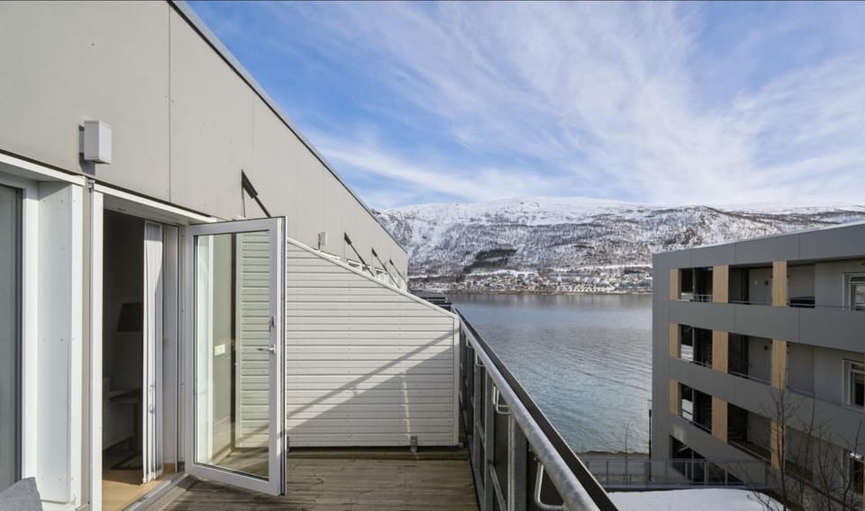 Balcony/Terrace, Mountain view