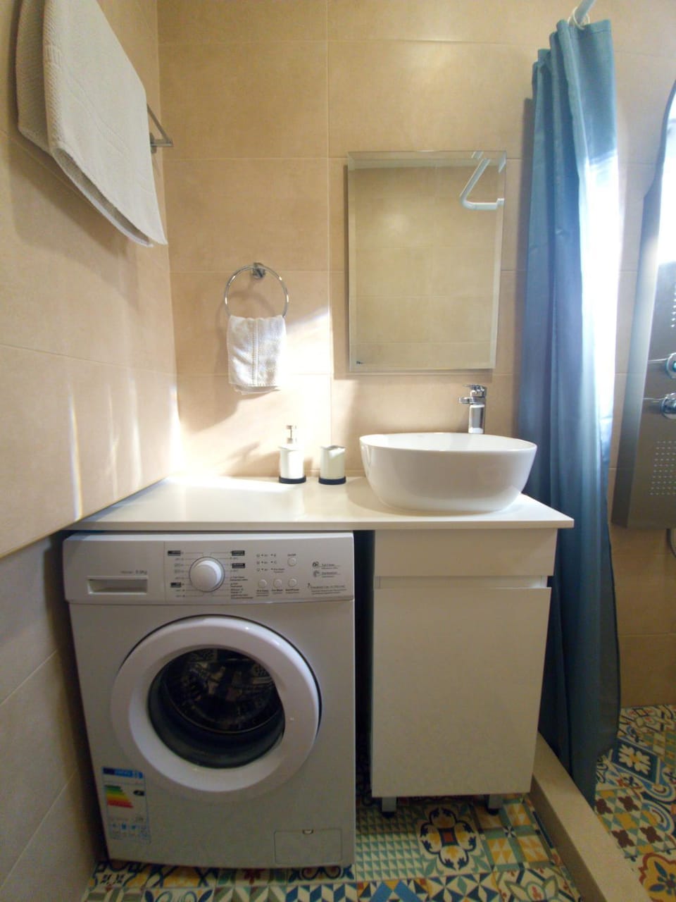 Bathroom, washing machine