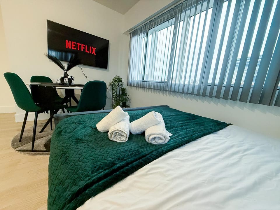Bed, Living room