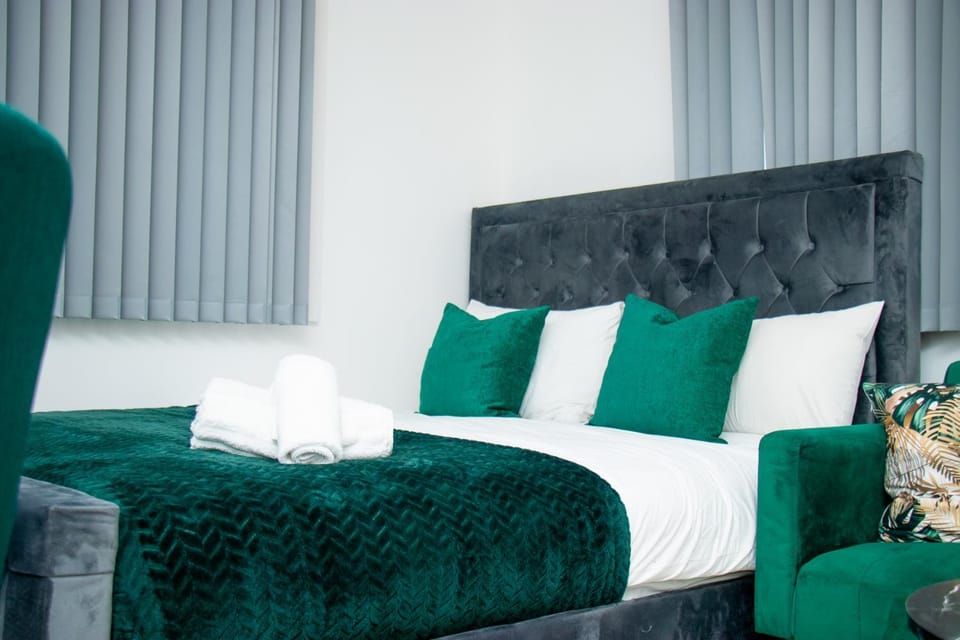 Bed, Living room, Seating area, Bedroom