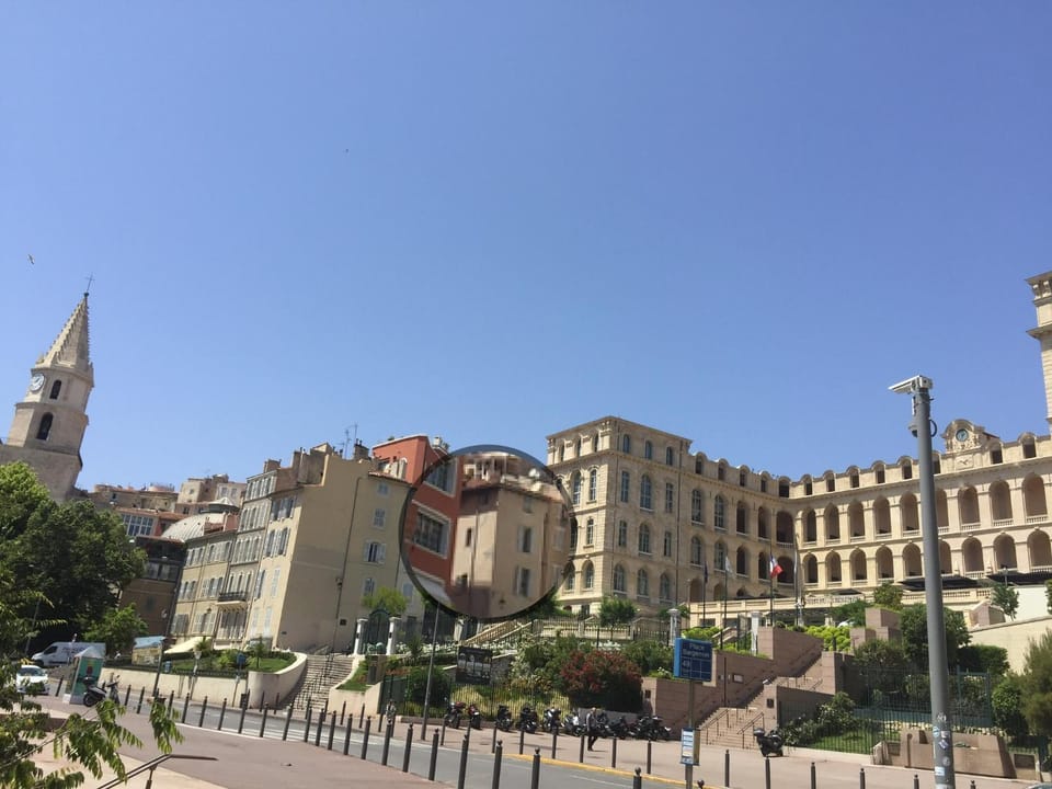 Sous le Clocher Apartment in Marseille