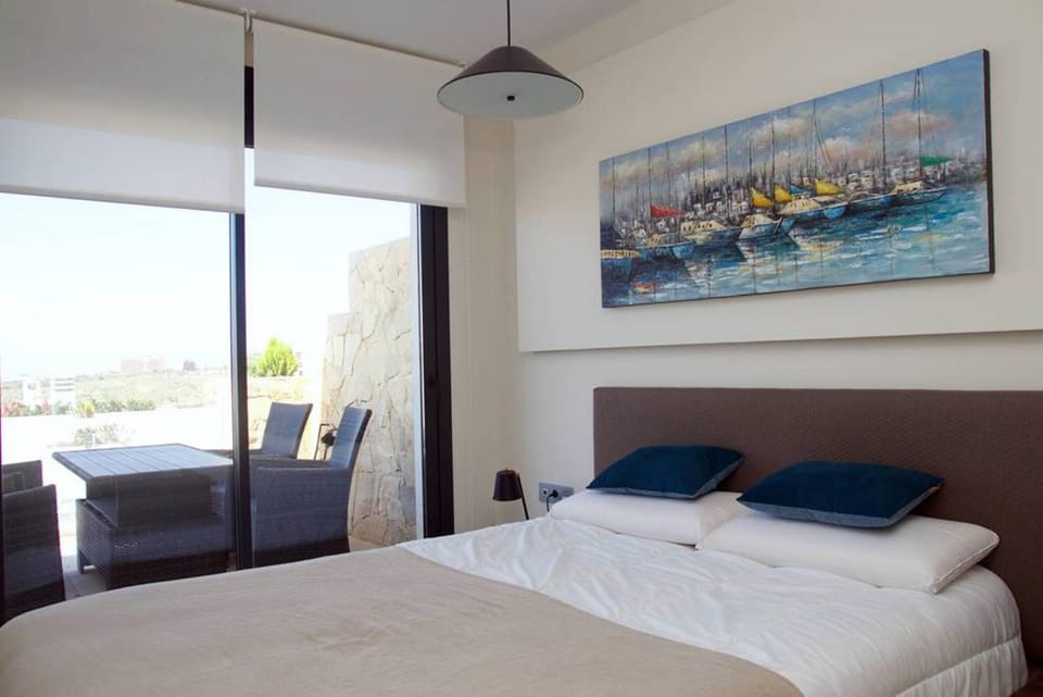 Bed, Balcony/Terrace, Photo of the whole room, Bedroom