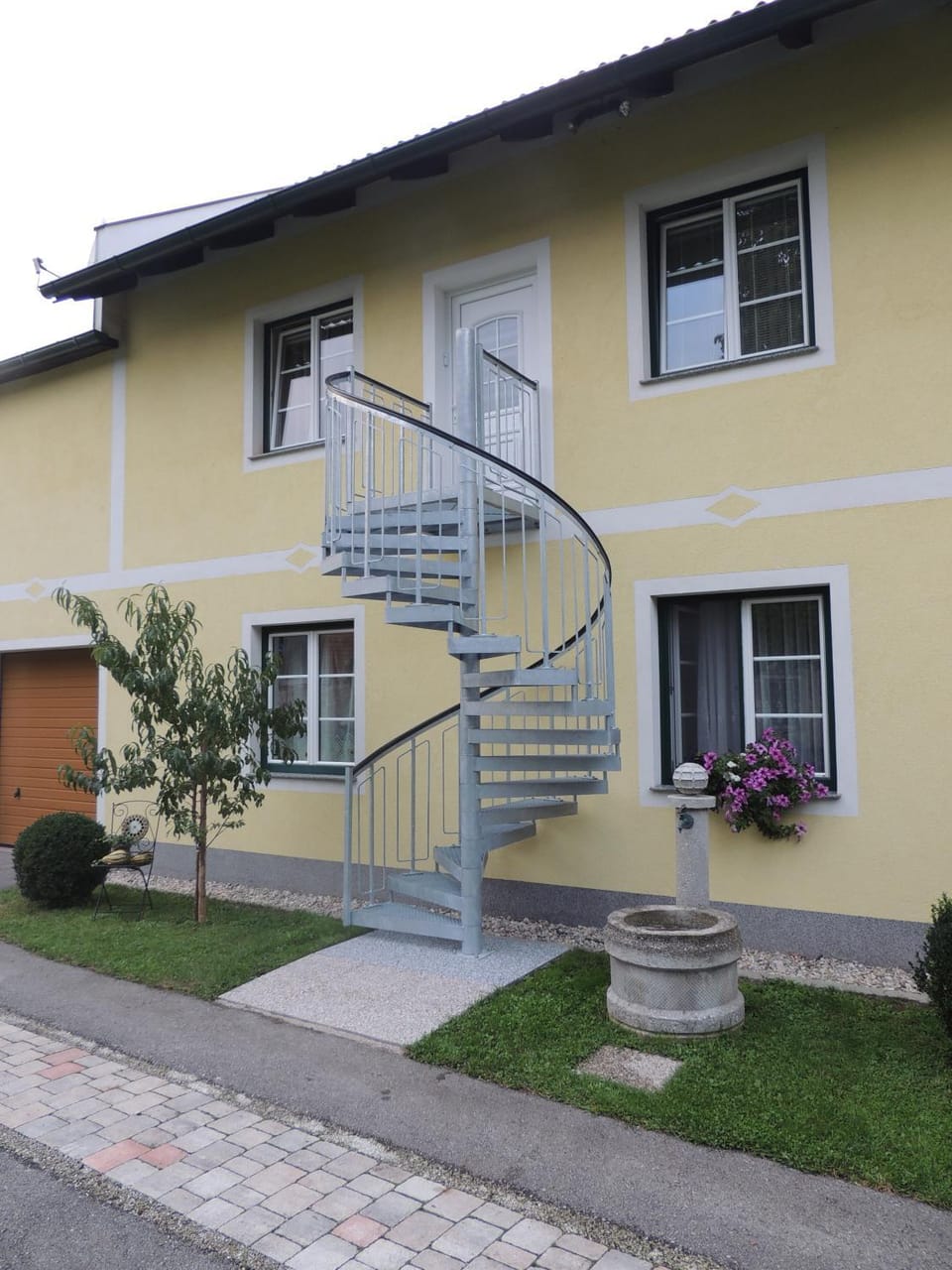 Facade/entrance