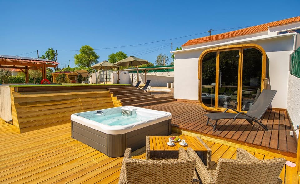 Patio, Day, Hot Tub, View (from property/room), Balcony/Terrace, Pool view, Swimming pool, sunbed