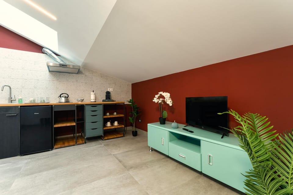 Communal lounge/ TV room, Evening entertainment, air conditioner