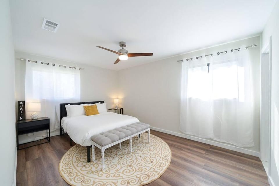 Downtown Austin 4-Bedroom Gem House in Austin