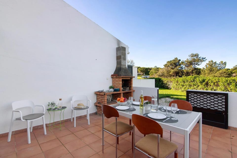 Property building, Balcony/Terrace, Living room