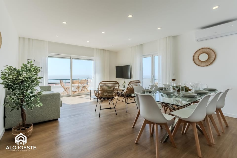 Living room, Seating area, Dining area, air conditioner