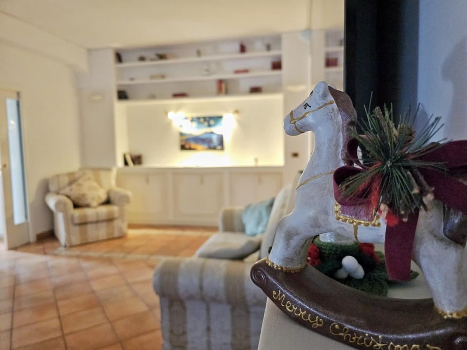 Living room, Decorative detail, Seating area