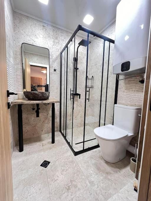 Shower, Toilet, Bathroom