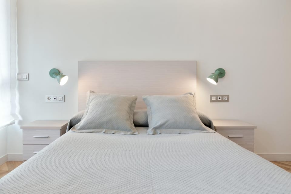 Bed, Photo of the whole room, Bedroom