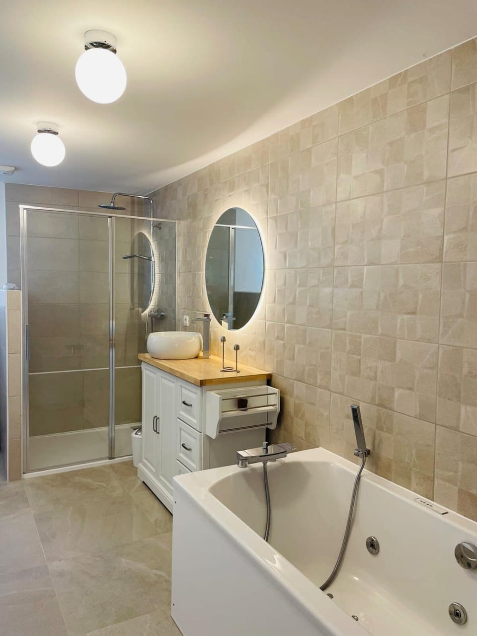 La Touzetterie avec SPA-cour privée House in Nouvelle-Aquitaine