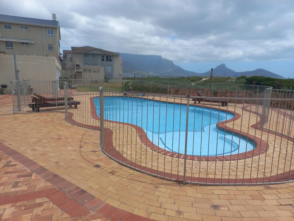 Property building, Mountain view, Pool view, Swimming pool